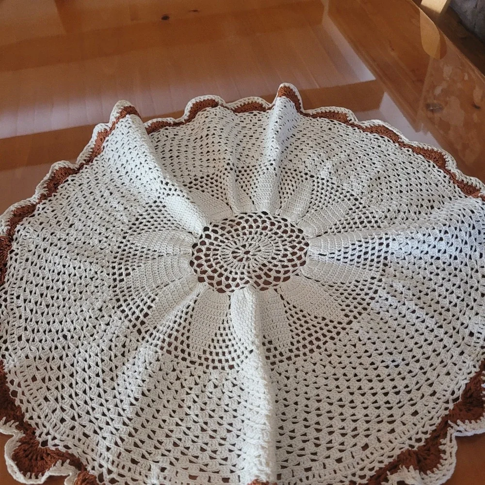 Vintage Crochet Doily 25' White Brown Border Pinnapple Pattern Granny Chic Retro